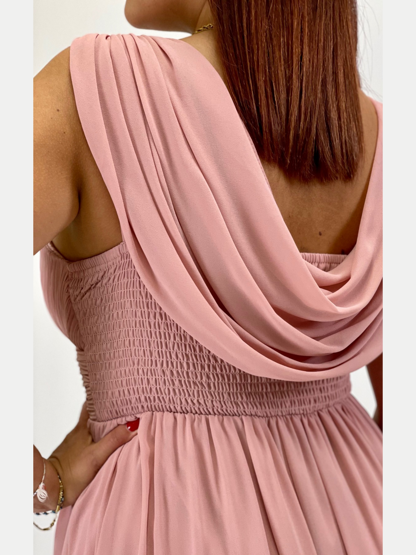 Abito midi curvy in chiffon con mantellina